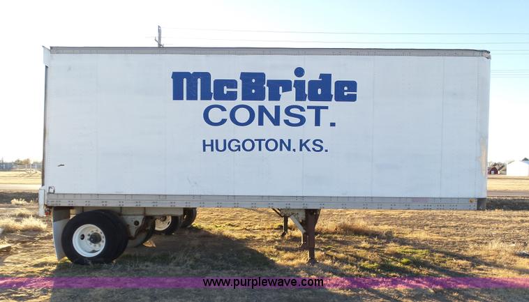 image for item J6809 1982 Fruehauf BBFX-F1-26-8 enclosed cargo trailer