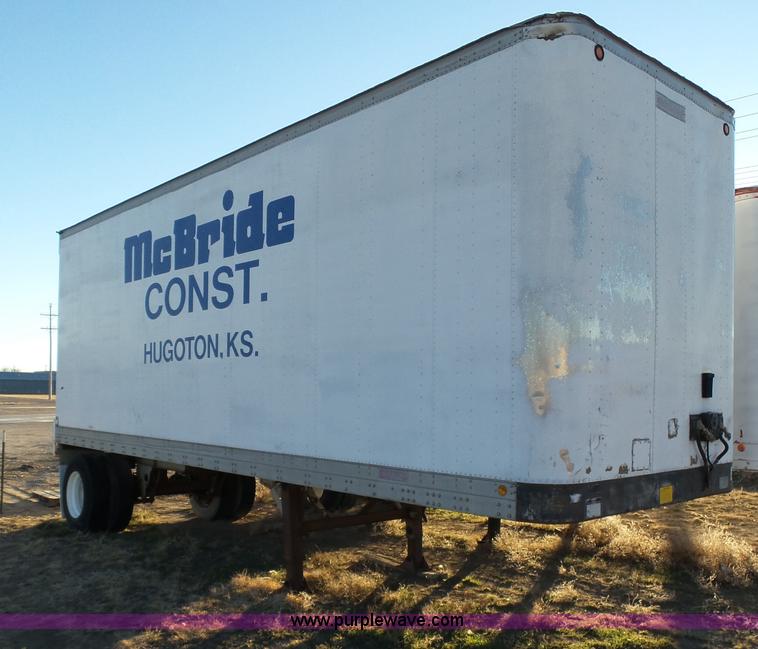 image for item J6809 1982 Fruehauf BBFX-F1-26-8 enclosed cargo trailer