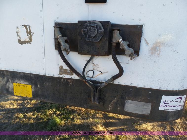 image for item J6809 1982 Fruehauf BBFX-F1-26-8 enclosed cargo trailer