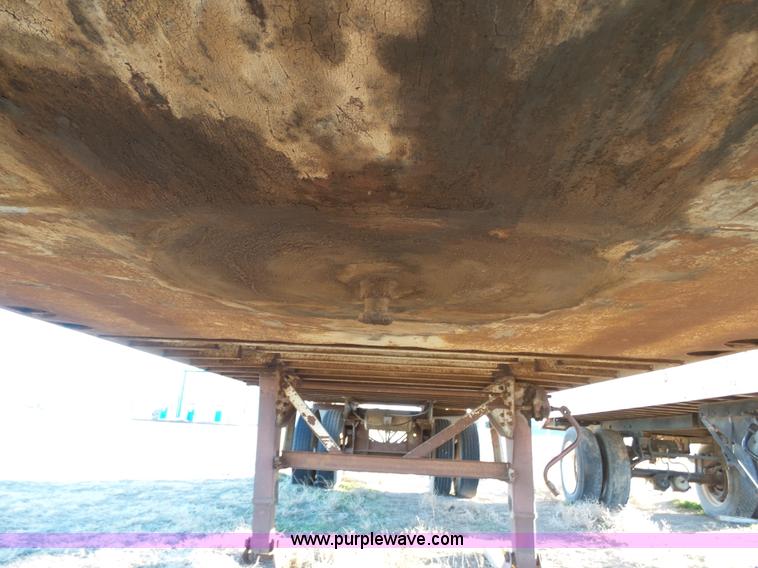 image for item J6809 1982 Fruehauf BBFX-F1-26-8 enclosed cargo trailer