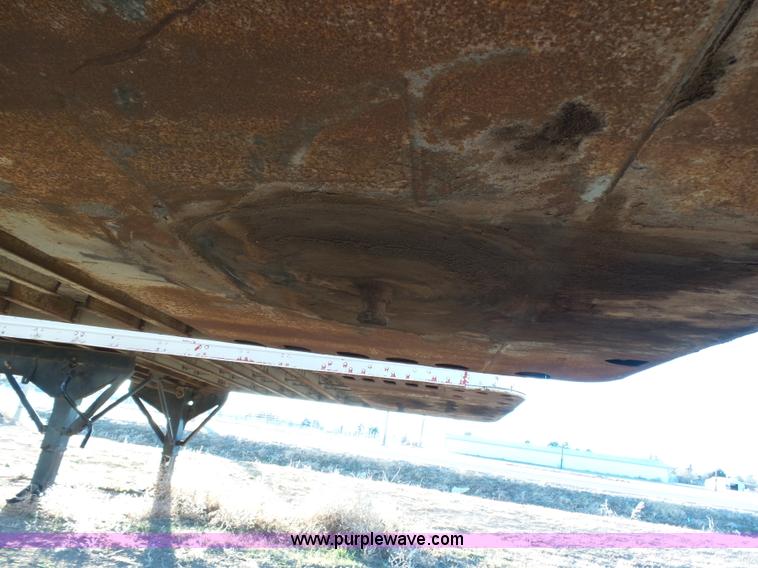 image for item J6809 1982 Fruehauf BBFX-F1-26-8 enclosed cargo trailer