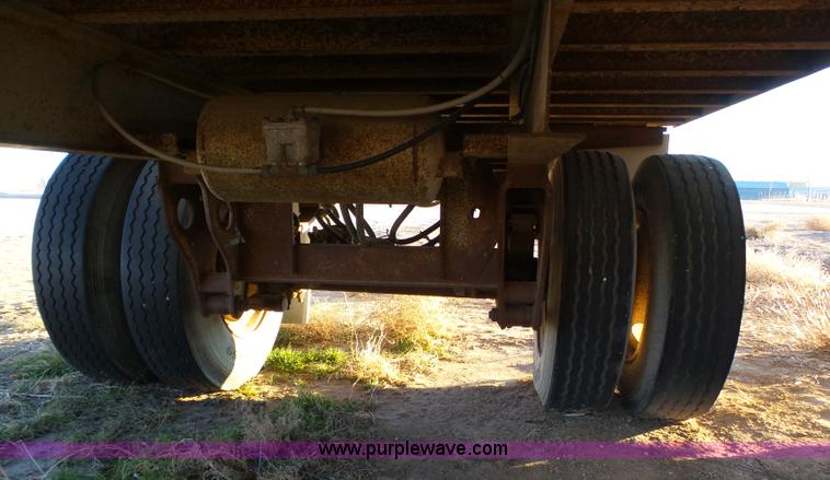 image for item J6809 1982 Fruehauf BBFX-F1-26-8 enclosed cargo trailer