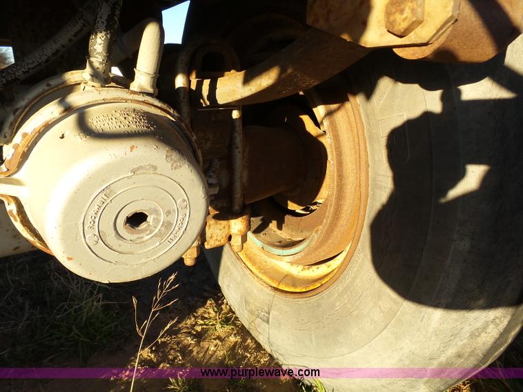 image for item J6809 1982 Fruehauf BBFX-F1-26-8 enclosed cargo trailer