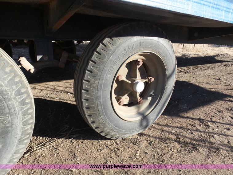 image for item J6811 2000 Office Master mobile office trailer