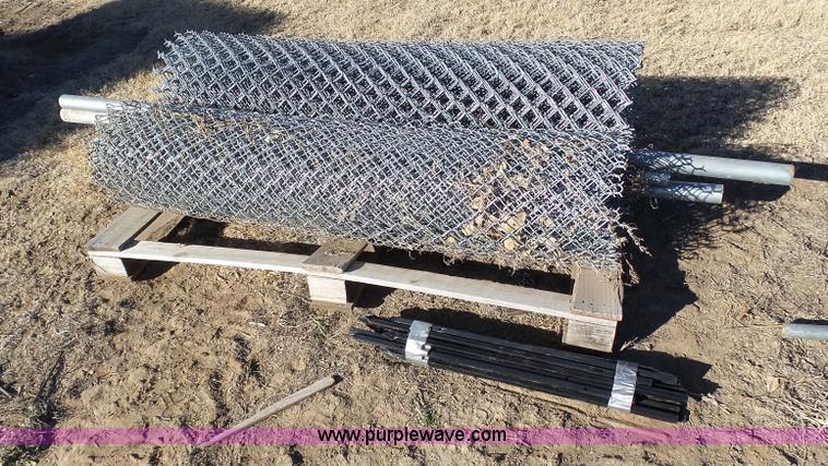 image for item J6814 Assorted fencing supplies