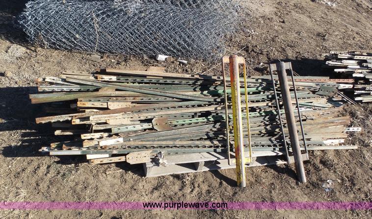 image for item J6814 Assorted fencing supplies