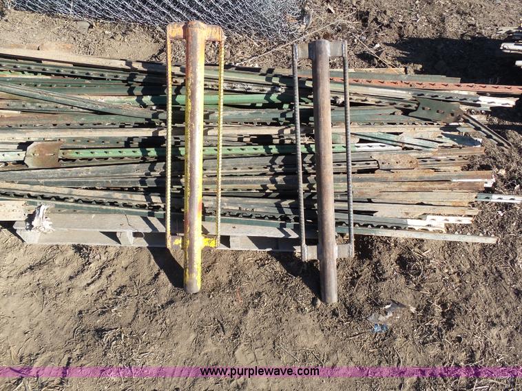 image for item J6814 Assorted fencing supplies