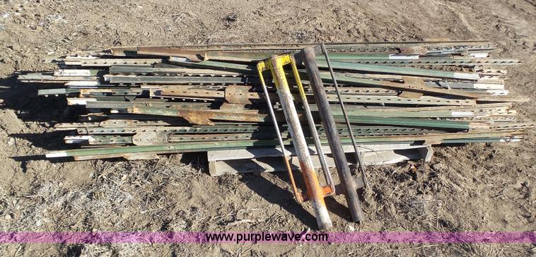 image for item J6814 Assorted fencing supplies