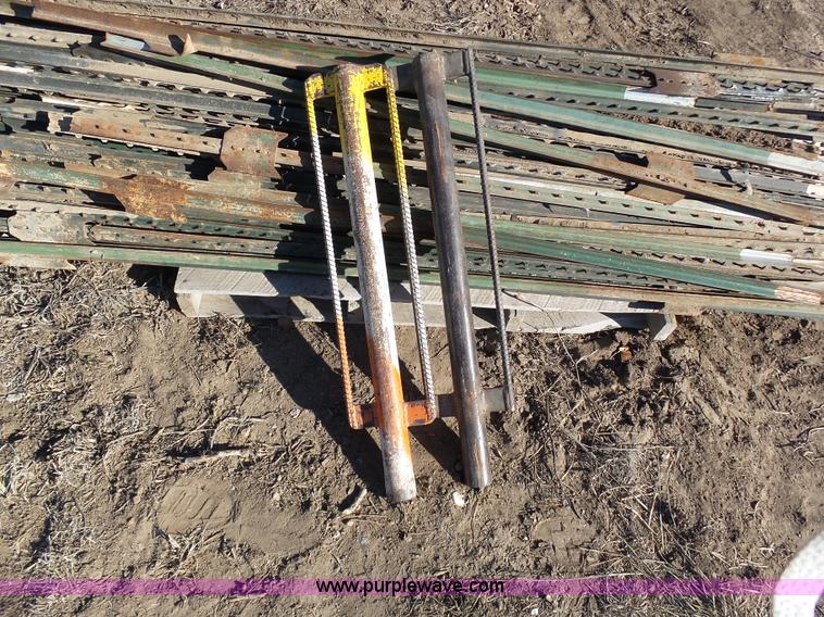 image for item J6814 Assorted fencing supplies