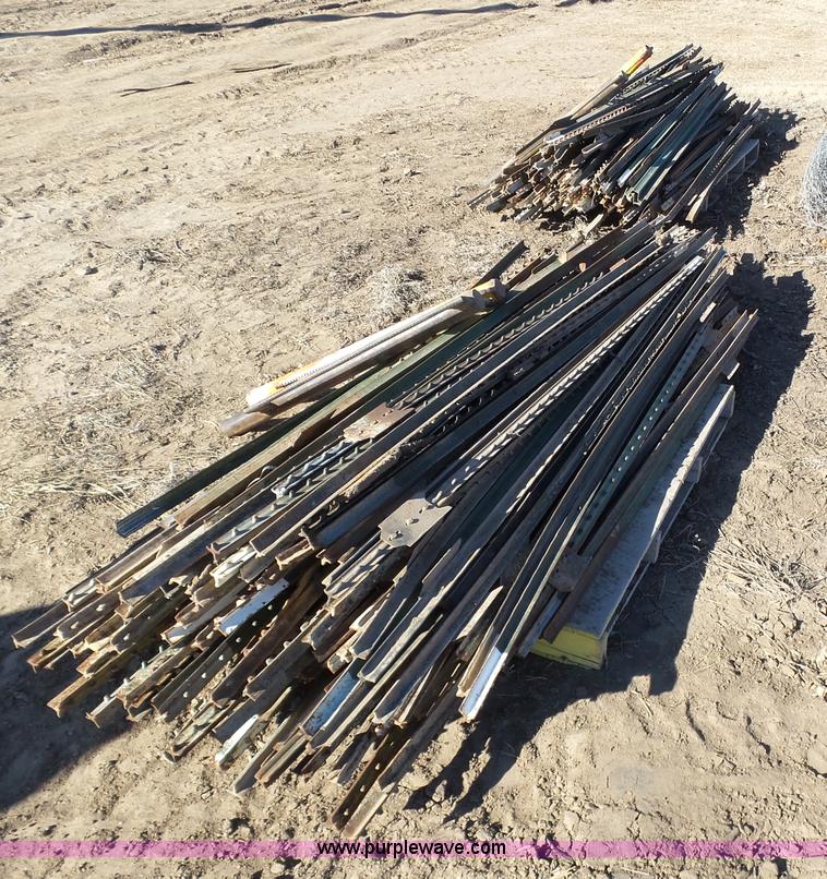 image for item J6814 Assorted fencing supplies