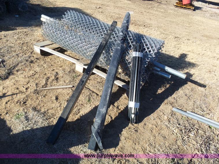 image for item J6814 Assorted fencing supplies