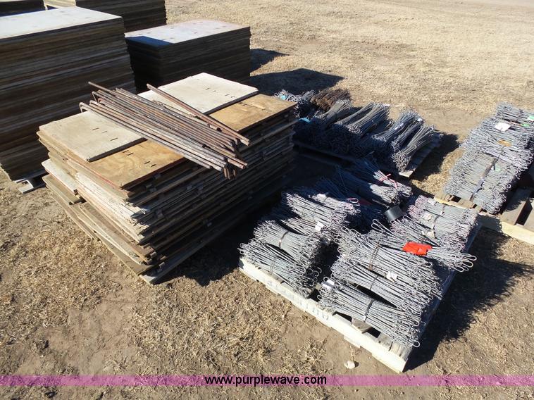 image for item J6819 Gate form system