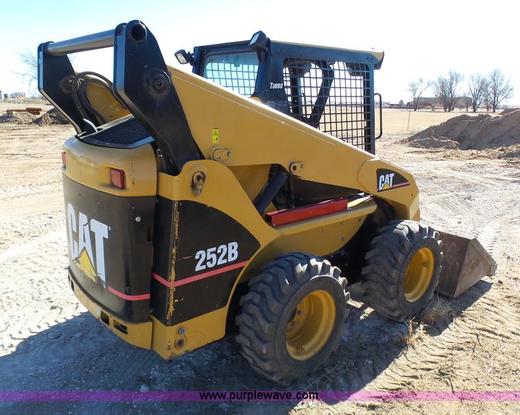 image for item J6825 2007 Caterpillar 252B skid steer