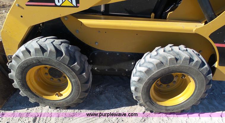 image for item J6825 2007 Caterpillar 252B skid steer