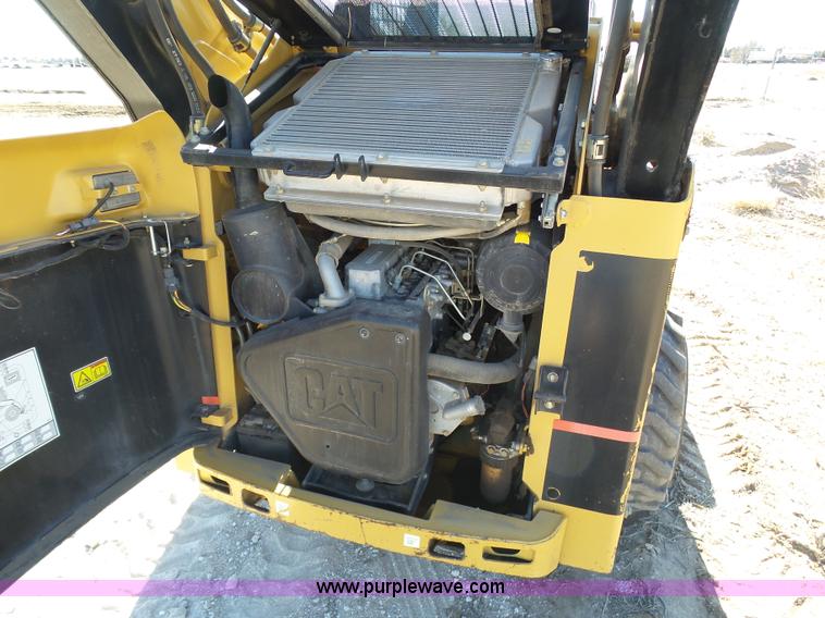image for item J6825 2007 Caterpillar 252B skid steer