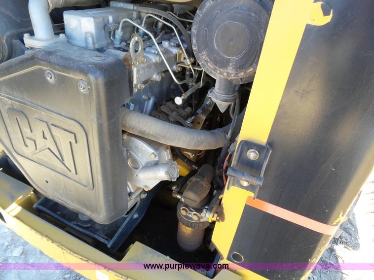 image for item J6825 2007 Caterpillar 252B skid steer