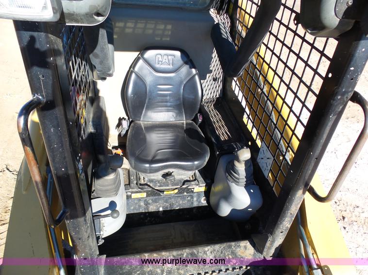 image for item J6825 2007 Caterpillar 252B skid steer