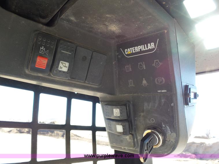 image for item J6825 2007 Caterpillar 252B skid steer