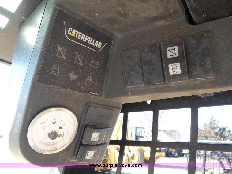 image for item J6825 2007 Caterpillar 252B skid steer