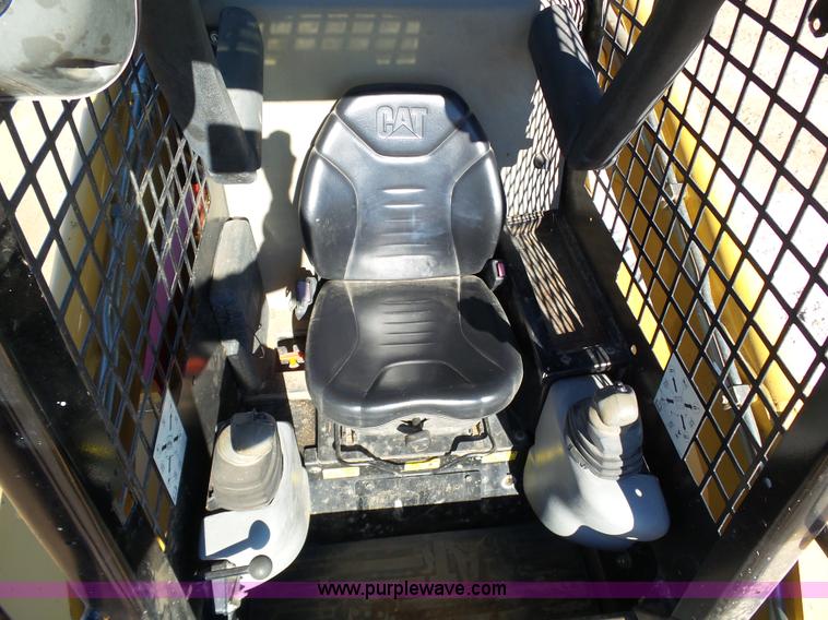 image for item J6825 2007 Caterpillar 252B skid steer