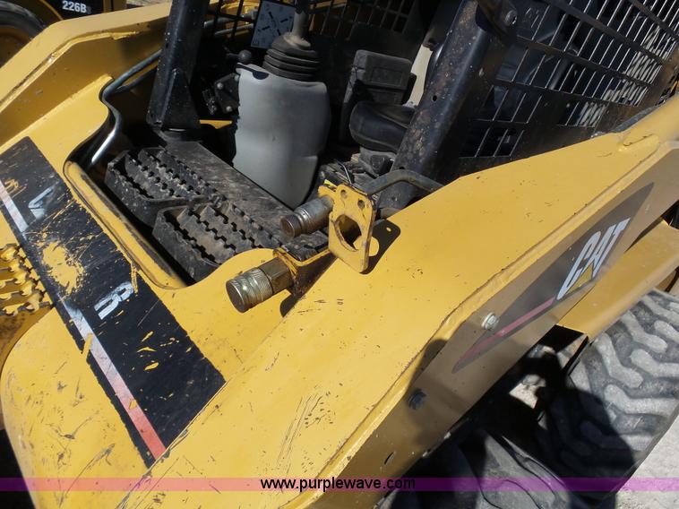 image for item J6825 2007 Caterpillar 252B skid steer