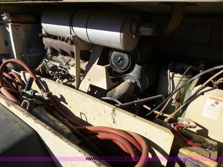 image for item J8286 1993 Ingersoll Rand 185 air compressor