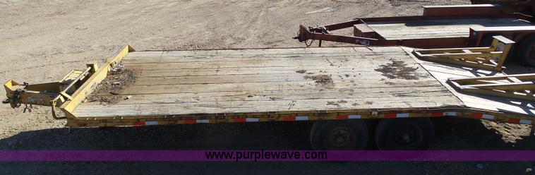 image for item J8292 1997 Superior 2DR6M-PH equipment trailer