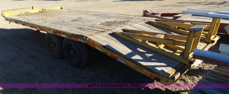 image for item J8292 1997 Superior 2DR6M-PH equipment trailer