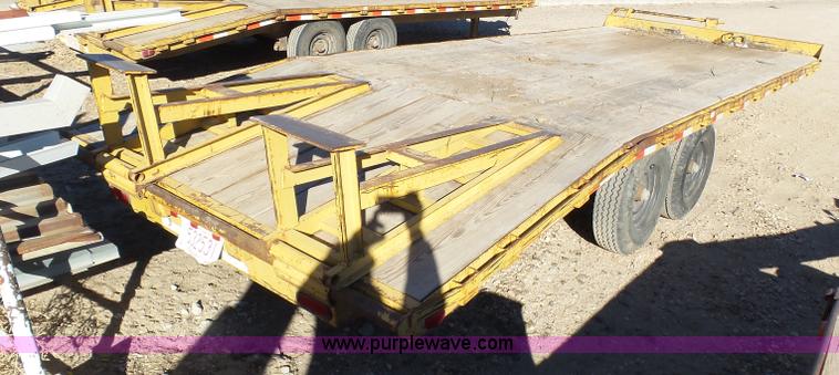 image for item J8292 1997 Superior 2DR6M-PH equipment trailer