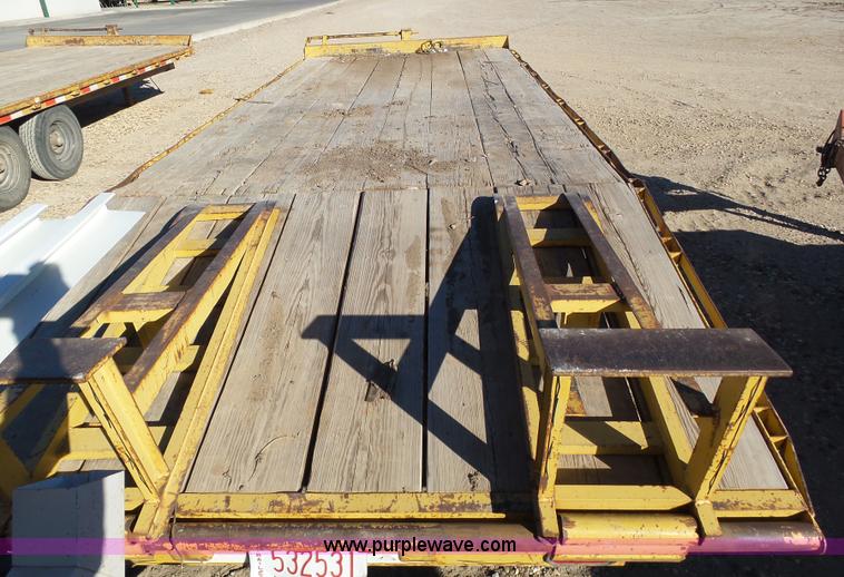 image for item J8292 1997 Superior 2DR6M-PH equipment trailer