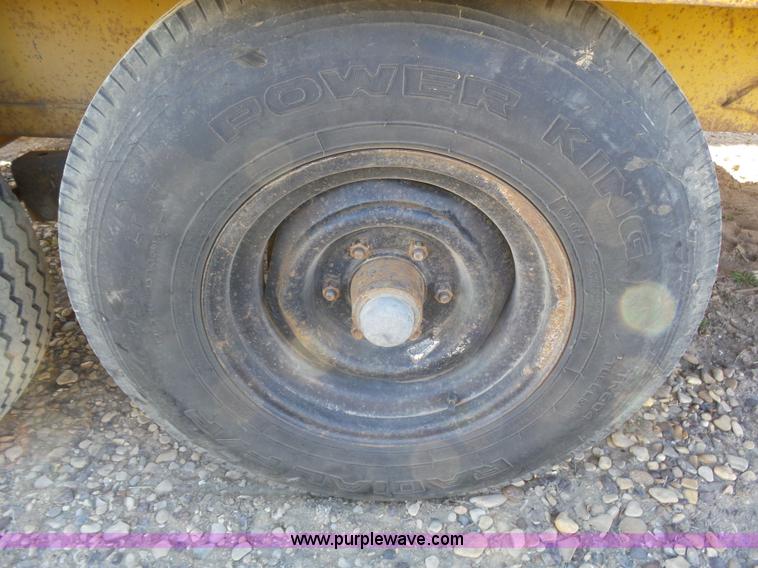 image for item J8292 1997 Superior 2DR6M-PH equipment trailer