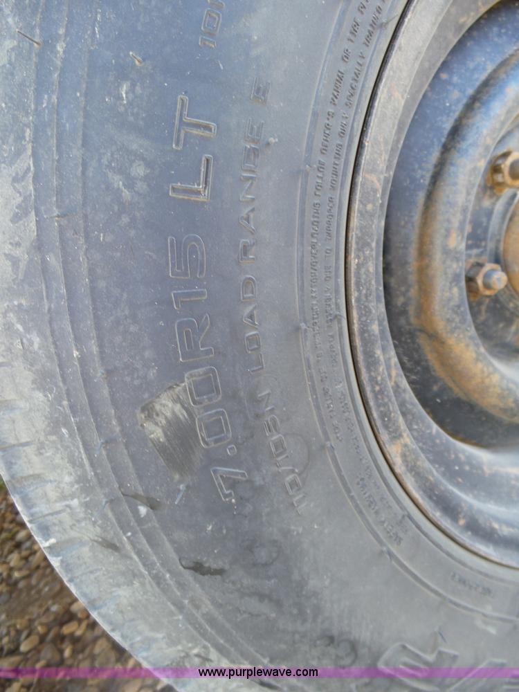 image for item J8292 1997 Superior 2DR6M-PH equipment trailer