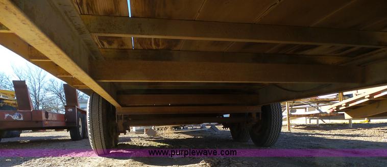 image for item J8292 1997 Superior 2DR6M-PH equipment trailer