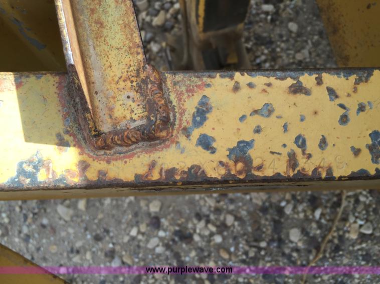 image for item J8292 1997 Superior 2DR6M-PH equipment trailer