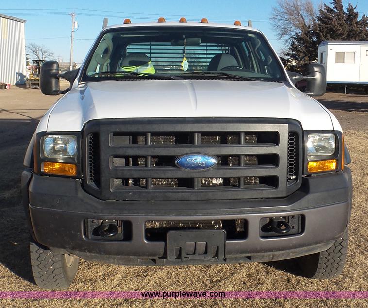 image for item J8294 2006 Ford F450 Super Duty SuperCrew flatbed truck
