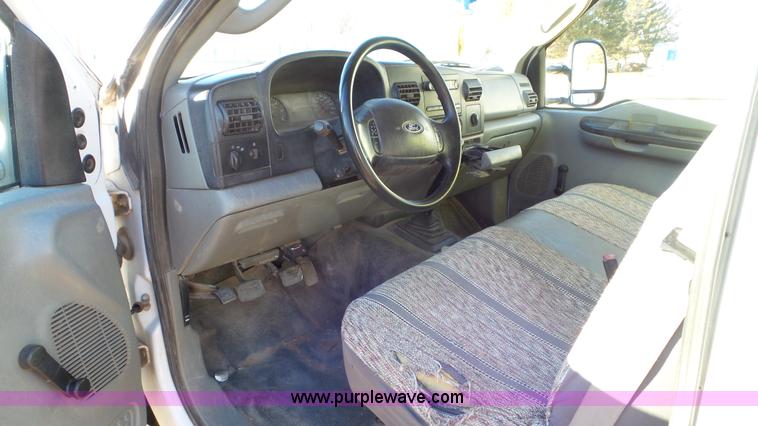 image for item J8294 2006 Ford F450 Super Duty SuperCrew flatbed truck