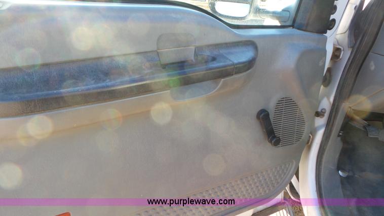 image for item J8294 2006 Ford F450 Super Duty SuperCrew flatbed truck