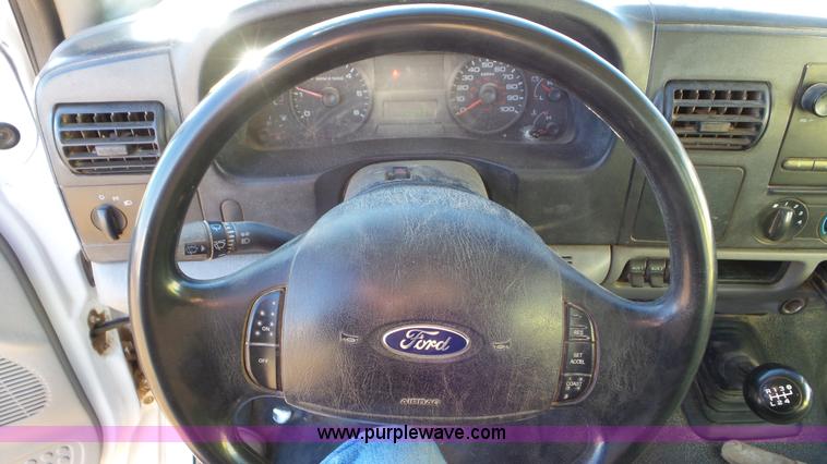 image for item J8294 2006 Ford F450 Super Duty SuperCrew flatbed truck