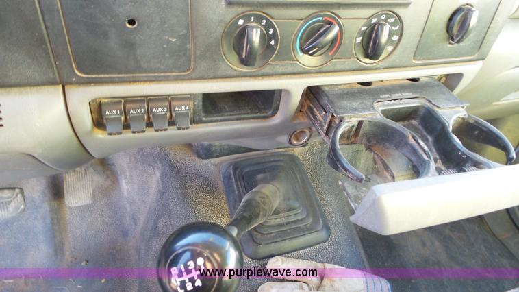 image for item J8294 2006 Ford F450 Super Duty SuperCrew flatbed truck