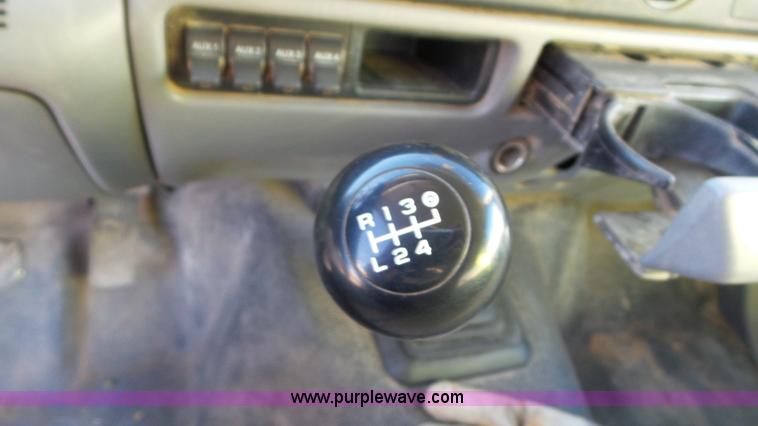 image for item J8294 2006 Ford F450 Super Duty SuperCrew flatbed truck