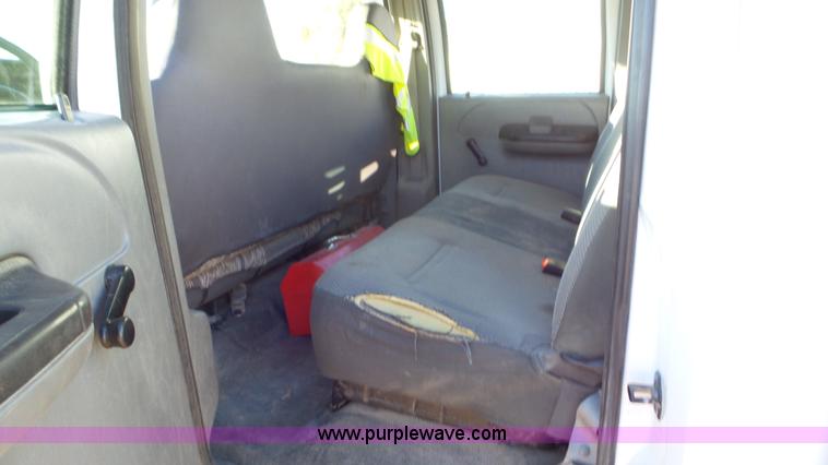 image for item J8294 2006 Ford F450 Super Duty SuperCrew flatbed truck