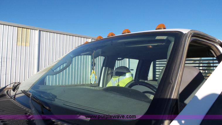 image for item J8294 2006 Ford F450 Super Duty SuperCrew flatbed truck