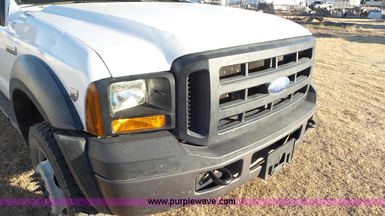 image for item J8294 2006 Ford F450 Super Duty SuperCrew flatbed truck