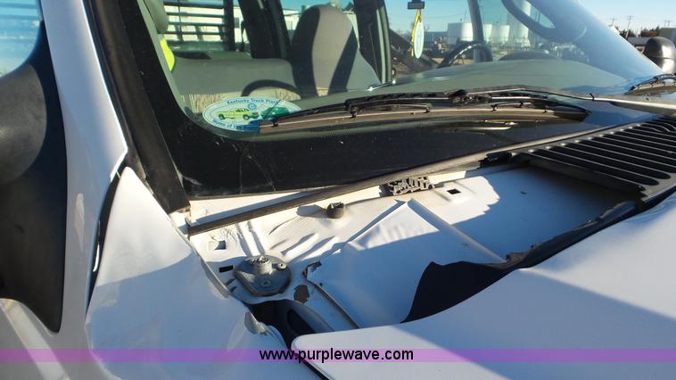 image for item J8294 2006 Ford F450 Super Duty SuperCrew flatbed truck