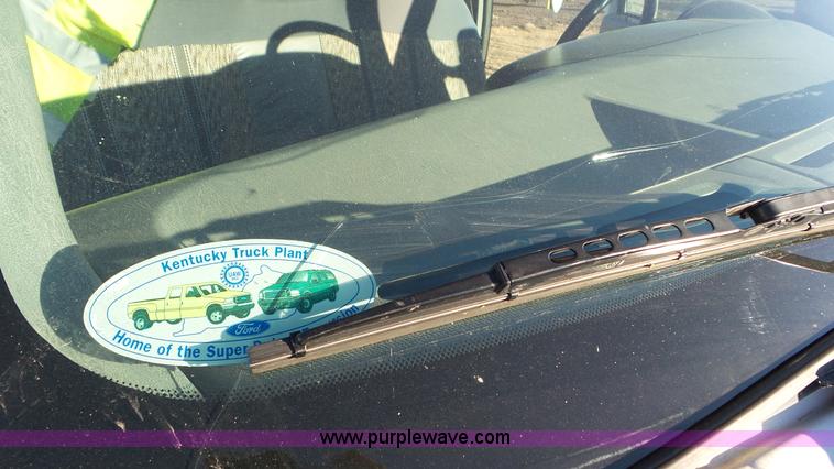 image for item J8294 2006 Ford F450 Super Duty SuperCrew flatbed truck