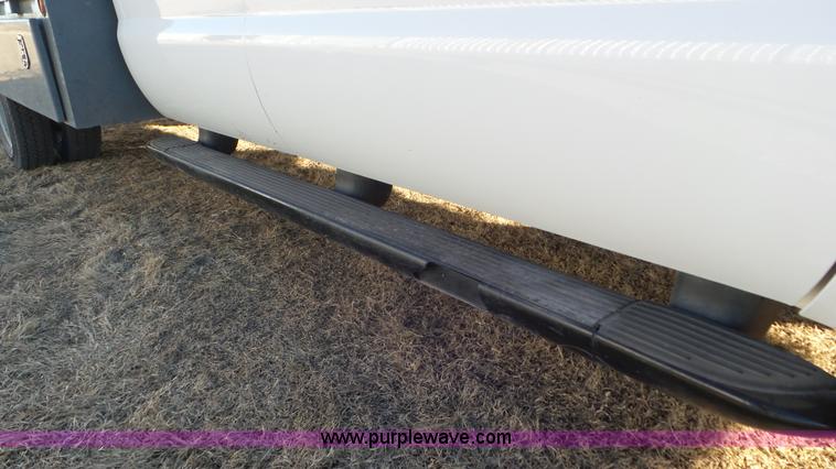 image for item J8294 2006 Ford F450 Super Duty SuperCrew flatbed truck