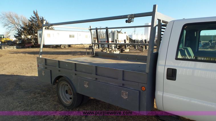 image for item J8294 2006 Ford F450 Super Duty SuperCrew flatbed truck