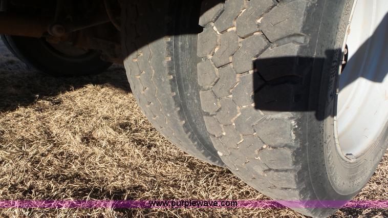 image for item J8294 2006 Ford F450 Super Duty SuperCrew flatbed truck