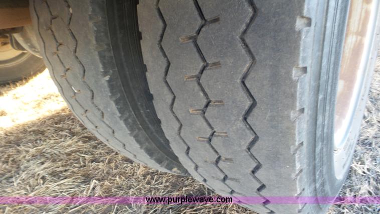 image for item J8294 2006 Ford F450 Super Duty SuperCrew flatbed truck