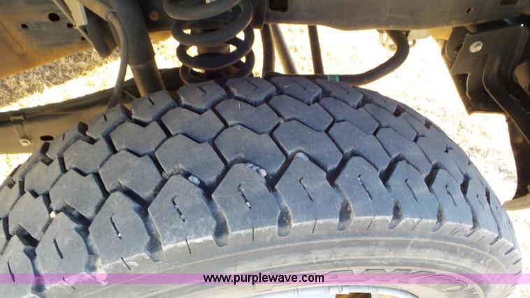 image for item J8294 2006 Ford F450 Super Duty SuperCrew flatbed truck